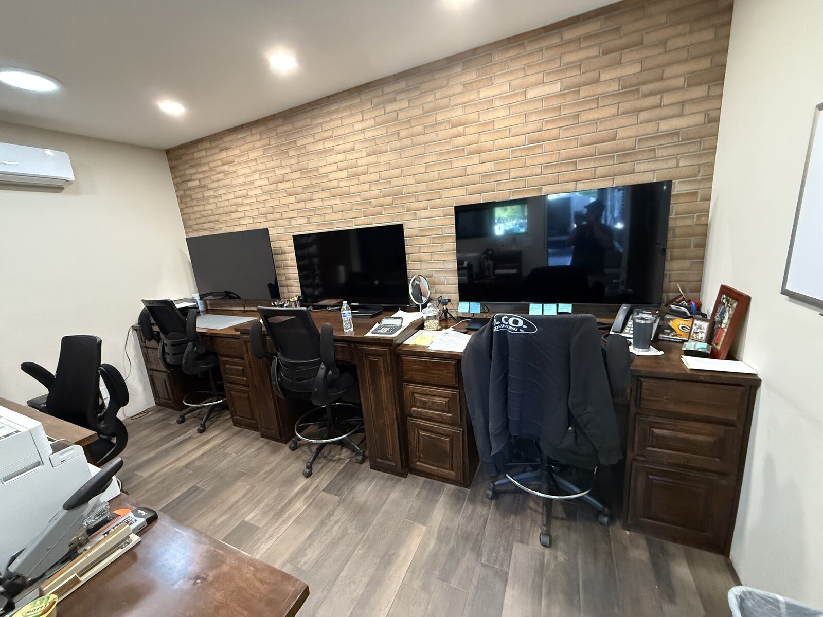 Multi-station commercial office workstation system